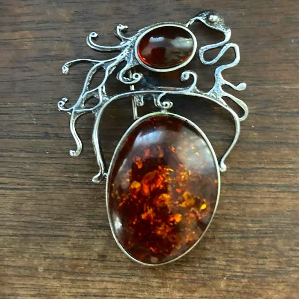 Vintage Artisan Art Nouveau Baltic Amber and Sterling Silver Brooch Pin